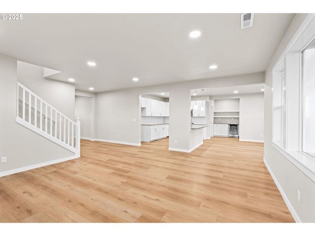 2668 CASCARA Dr, Eugene, OR 97403