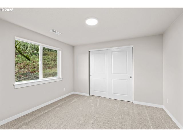 2668 CASCARA Dr, Eugene, OR 97403