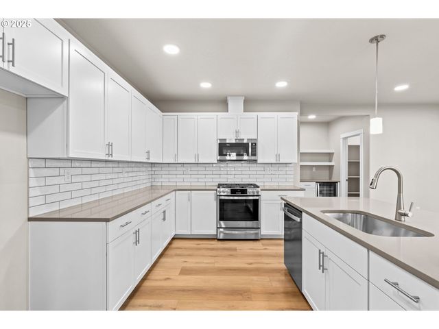 2668 CASCARA Dr, Eugene, OR 97403