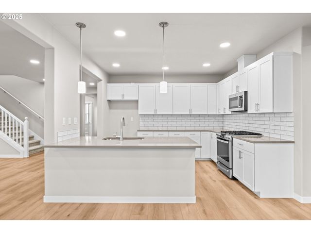 2668 CASCARA Dr, Eugene, OR 97403