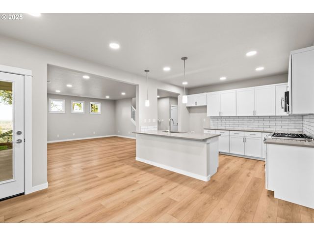 2668 CASCARA Dr, Eugene, OR 97403