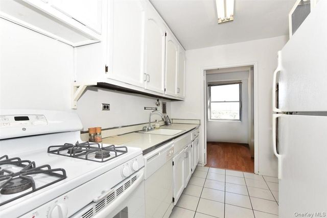 175-20 Wexford Terrace 16L, Jamaica Estates, NY 11432