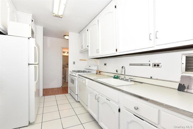 175-20 Wexford Terrace 16L, Jamaica Estates, NY 11432