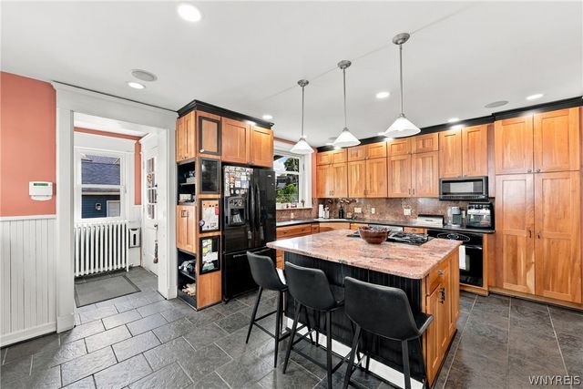 21 Colonial Circle, Buffalo, NY 14222