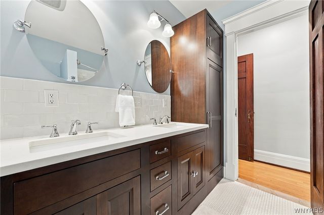 21 Colonial Circle, Buffalo, NY 14222