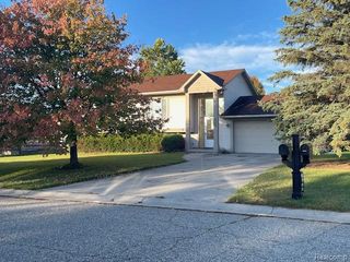 6068 Hearthside Place, Grand Blanc, MI 48439