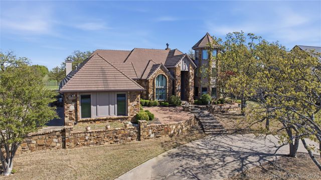 4825 W Oak Leaf Drive, Tulsa, OK 74132