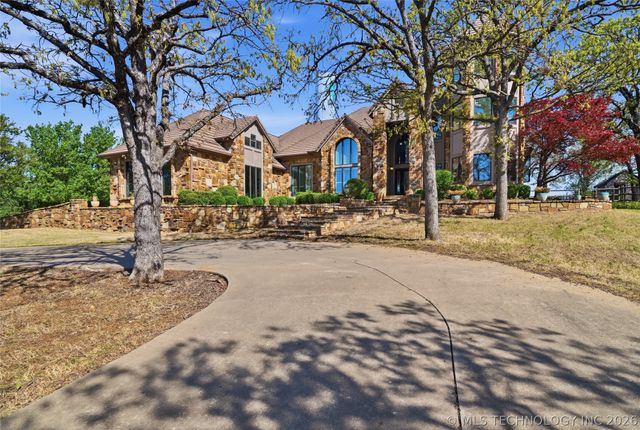 4825 W Oak Leaf Drive, Tulsa, OK 74132