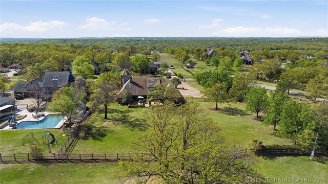 4825 W Oak Leaf Drive, Tulsa, OK 74132