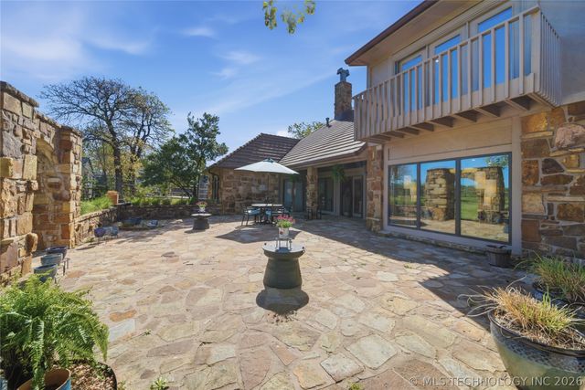 4825 W Oak Leaf Drive, Tulsa, OK 74132