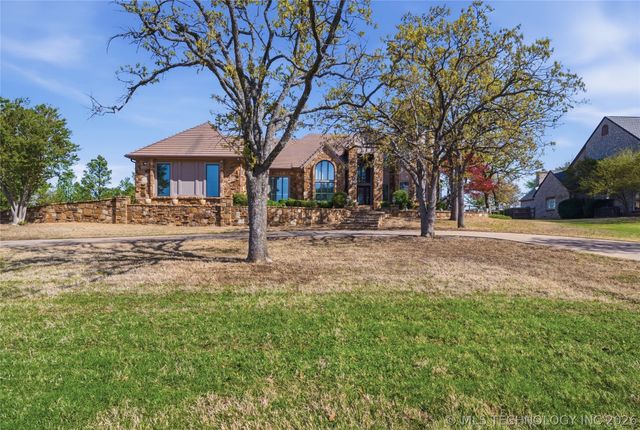 4825 W Oak Leaf Drive, Tulsa, OK 74132