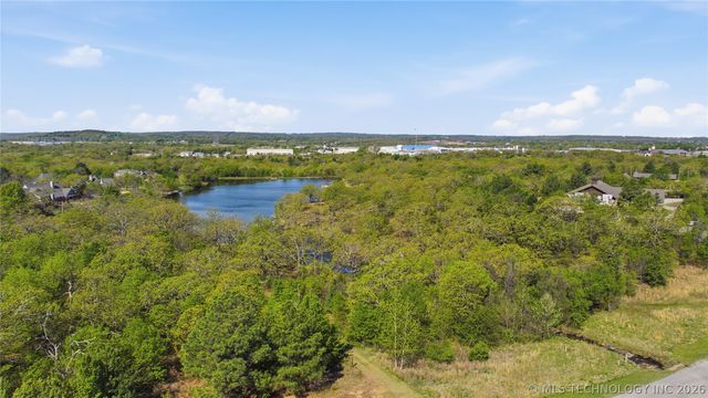 4825 W Oak Leaf Drive, Tulsa, OK 74132