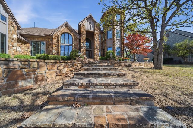 4825 W Oak Leaf Drive, Tulsa, OK 74132