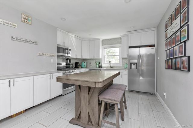 4 Lido Parkway, Lindenhurst, NY 11757
