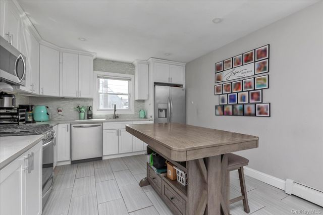 4 Lido Parkway, Lindenhurst, NY 11757