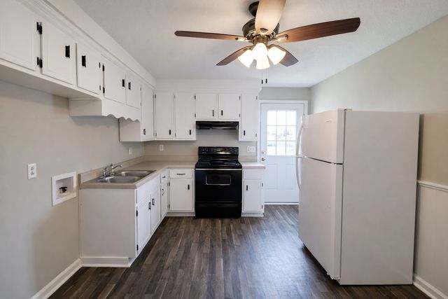 145 Tandy Dr Apt B, Clarksville, TN 37042