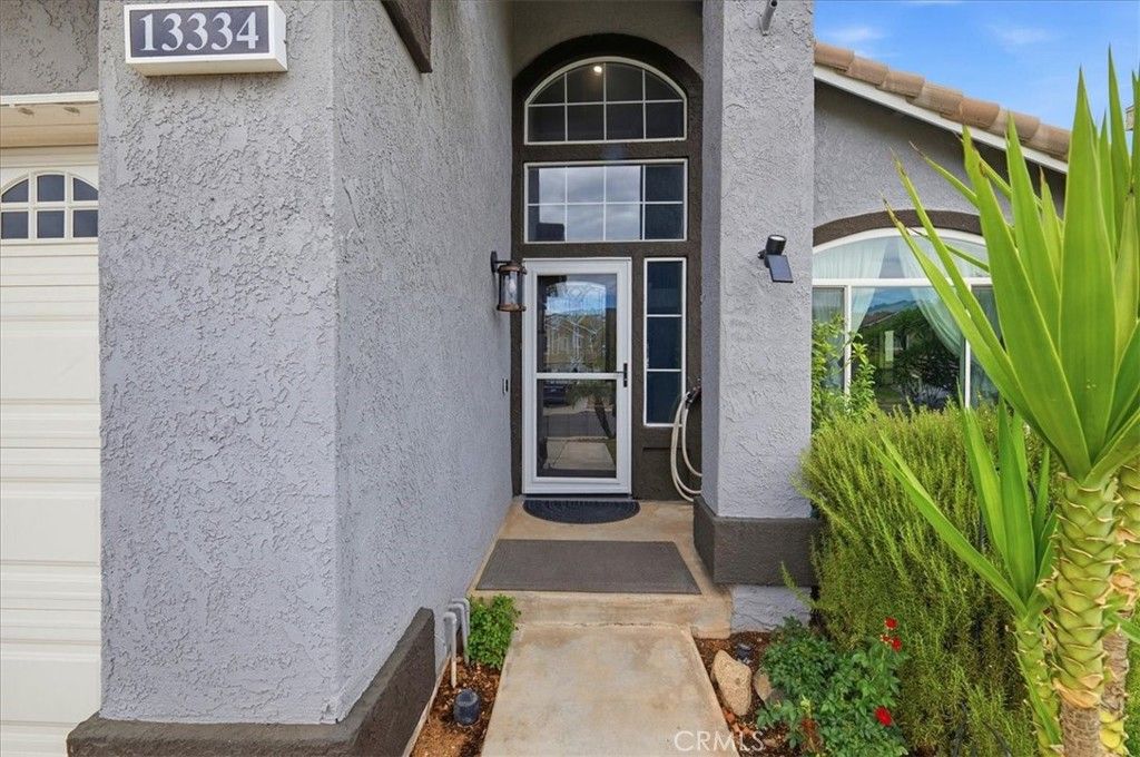 Image 6 of property listing at 13334 Cloudburst Drive, Corona, CA 92883