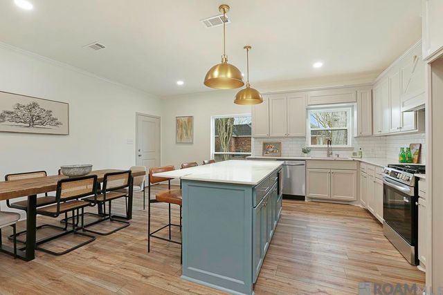 1804 E Rosedown St, Gonzales, LA 70737