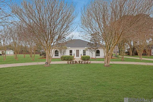 1804 E Rosedown St, Gonzales, LA 70737