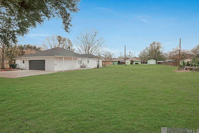 1804 E Rosedown St, Gonzales, LA 70737