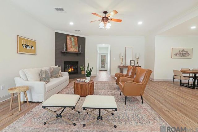 1804 E Rosedown St, Gonzales, LA 70737