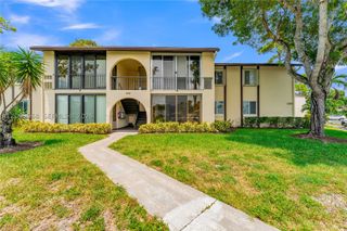 3561 Pine Tree Ct D-1, Green Acres, FL 33463
