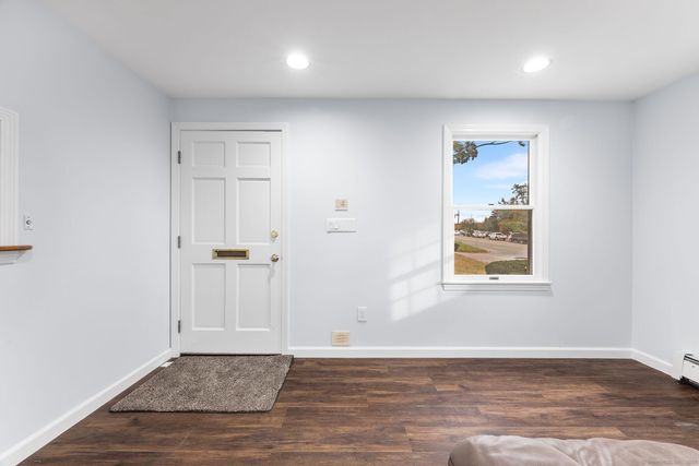 143 Boston Post Road, Waterford, CT 06385