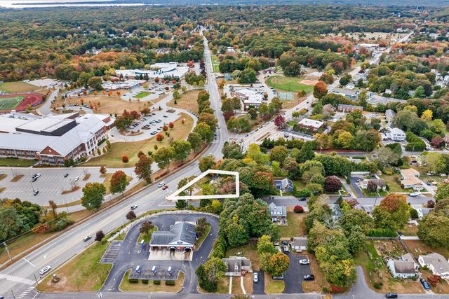 143 Boston Post Road, Waterford, CT 06385