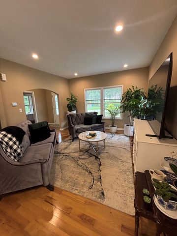 1300 Bobolink Road, Valparaiso, IN 46383