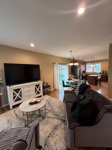 1300 Bobolink Road, Valparaiso, IN 46383