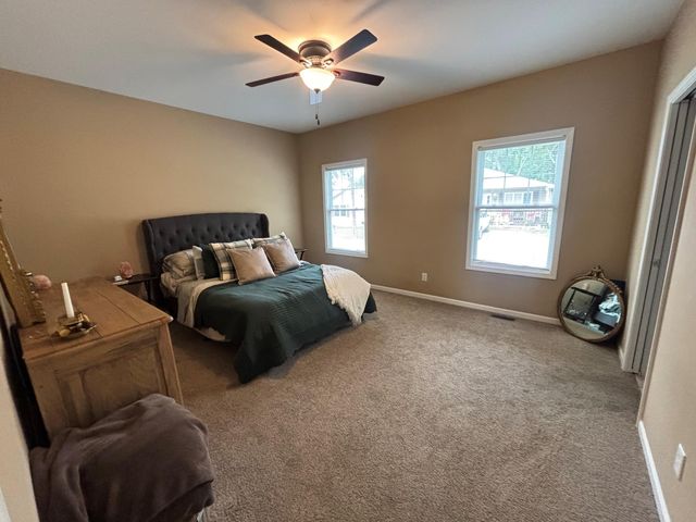 1300 Bobolink Road, Valparaiso, IN 46383