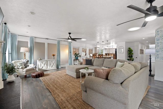 7816 E Victory Rd, Nampa, ID 83687