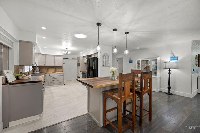 7816 E Victory Rd, Nampa, ID 83687