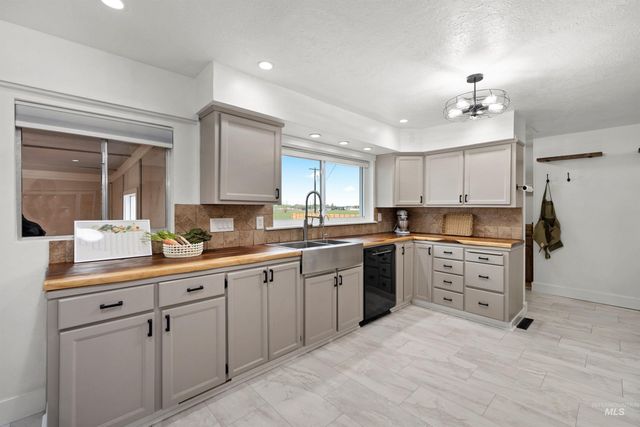 7816 E Victory Rd, Nampa, ID 83687