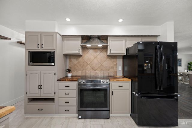 7816 E Victory Rd, Nampa, ID 83687