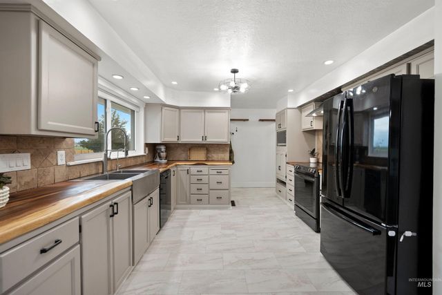 7816 E Victory Rd, Nampa, ID 83687