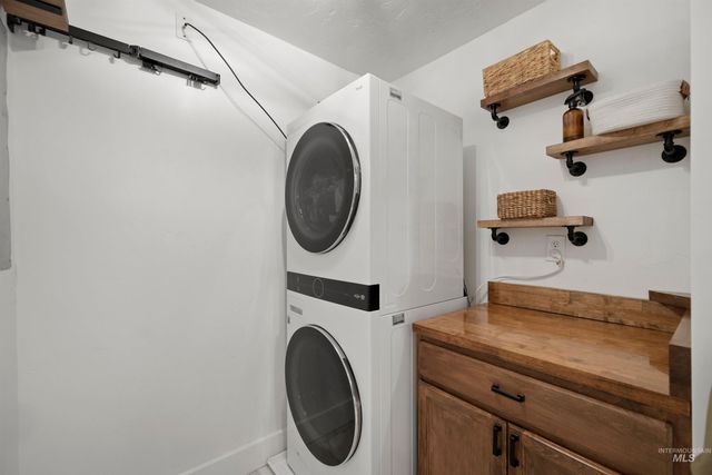 7816 E Victory Rd, Nampa, ID 83687