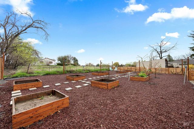 7816 E Victory Rd, Nampa, ID 83687