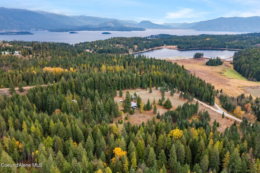 6162 Eureka Rd, Sagle, ID 83860