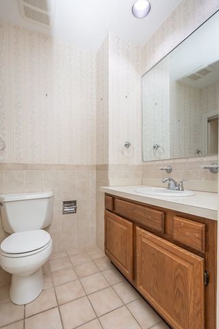 110 Dean St 55, Taunton, MA 02780