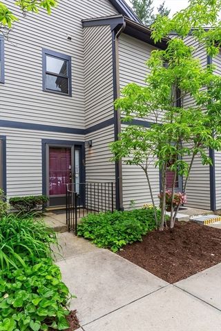 110 Dean St 55, Taunton, MA 02780
