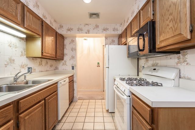 110 Dean St 55, Taunton, MA 02780