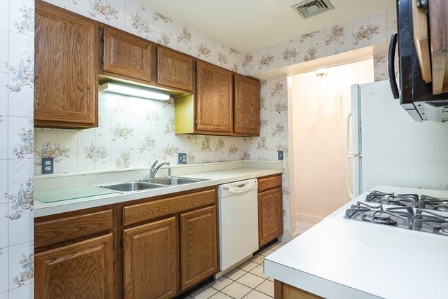 110 Dean St 55, Taunton, MA 02780