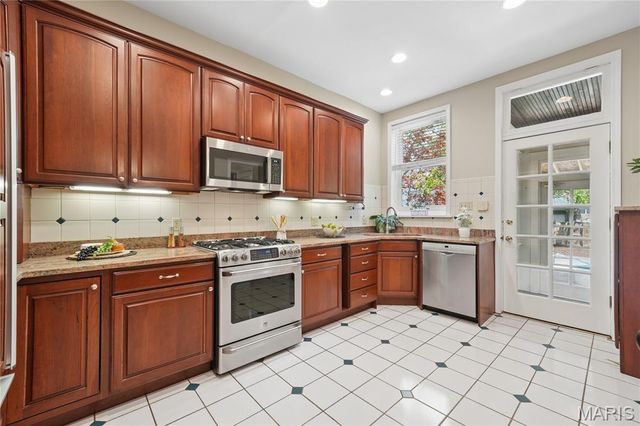 6335 Pershing Avenue, University City, MO 63130