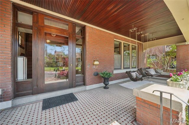 6335 Pershing Avenue, University City, MO 63130