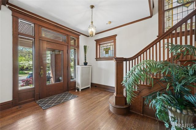 6335 Pershing Avenue, University City, MO 63130