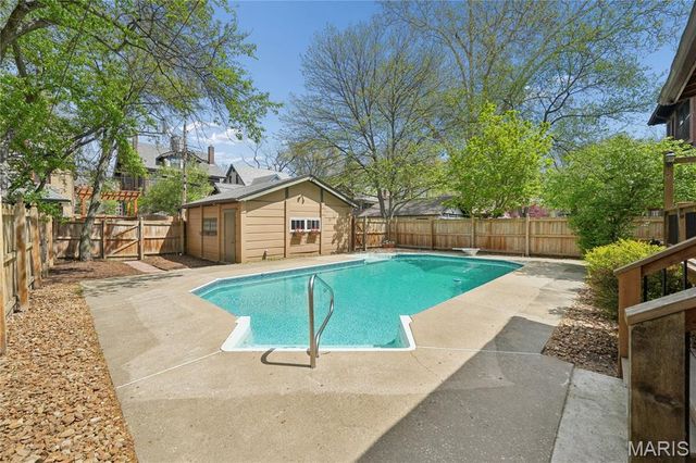 6335 Pershing Avenue, University City, MO 63130
