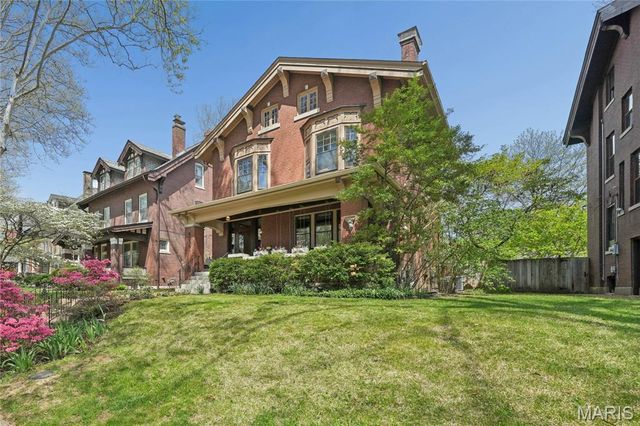 6335 Pershing Avenue, University City, MO 63130
