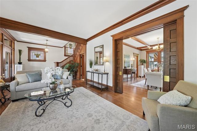 6335 Pershing Avenue, University City, MO 63130