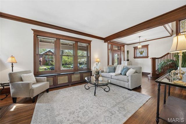 6335 Pershing Avenue, University City, MO 63130